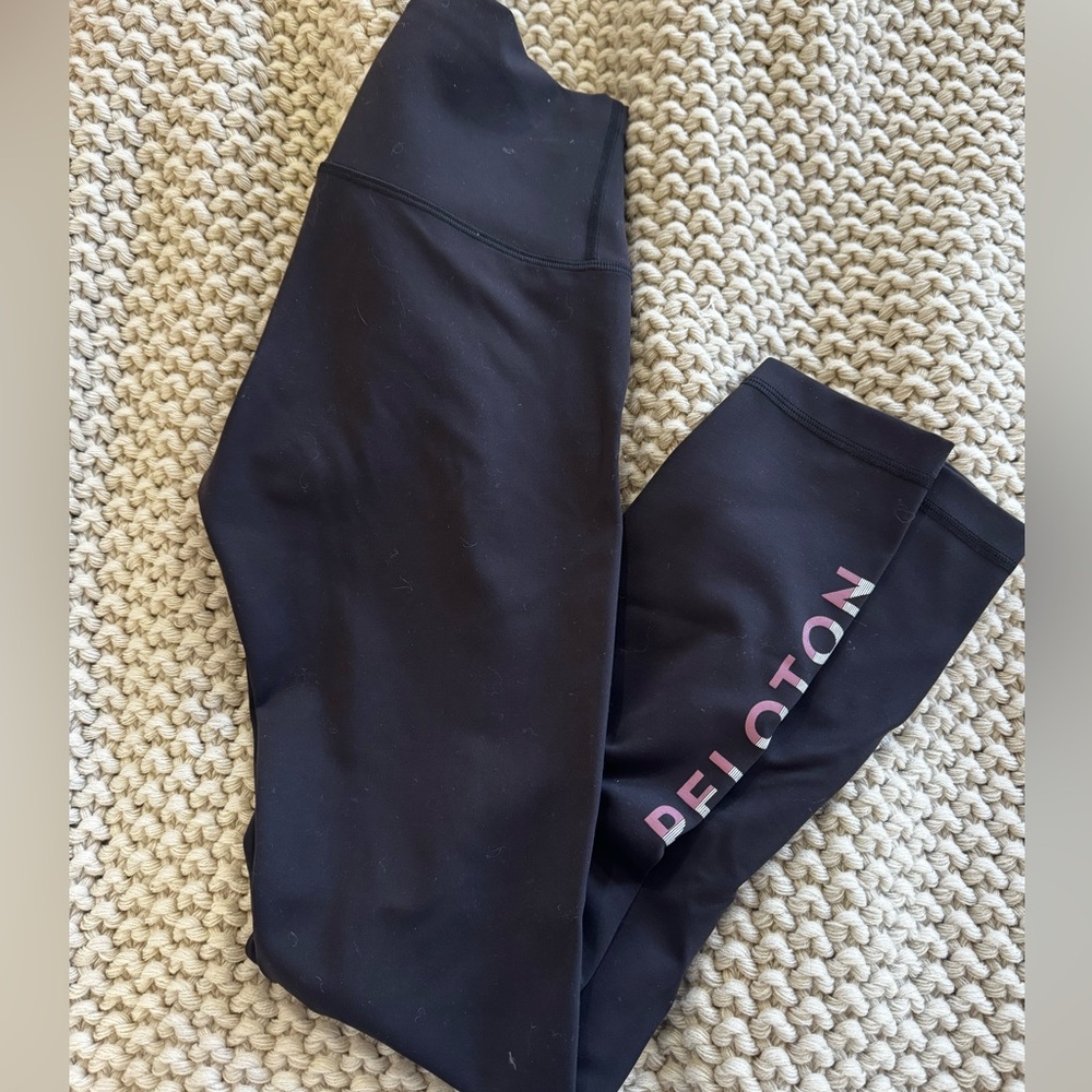 Like new Lululemon/Peloton leggings size 4